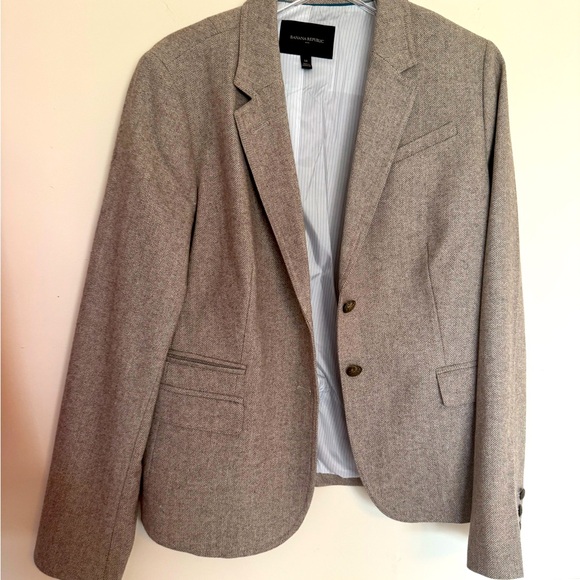 Banana Republic Jackets & Blazers - Banana Republic Women's Gray Blazer